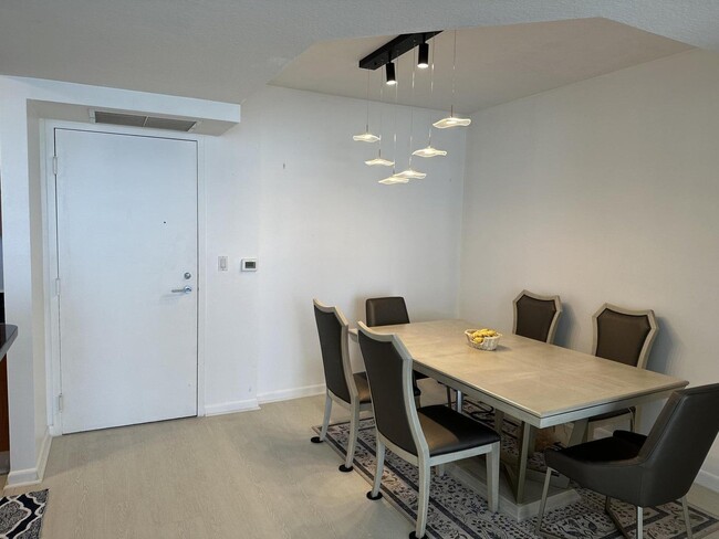 Building Photo - 1551 N Flagler Dr