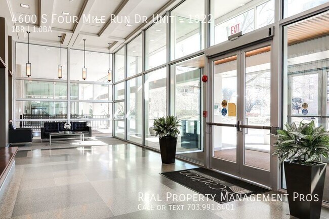 Foto del edificio - Luxurious 10th Floor Condo- Creekside Balc...