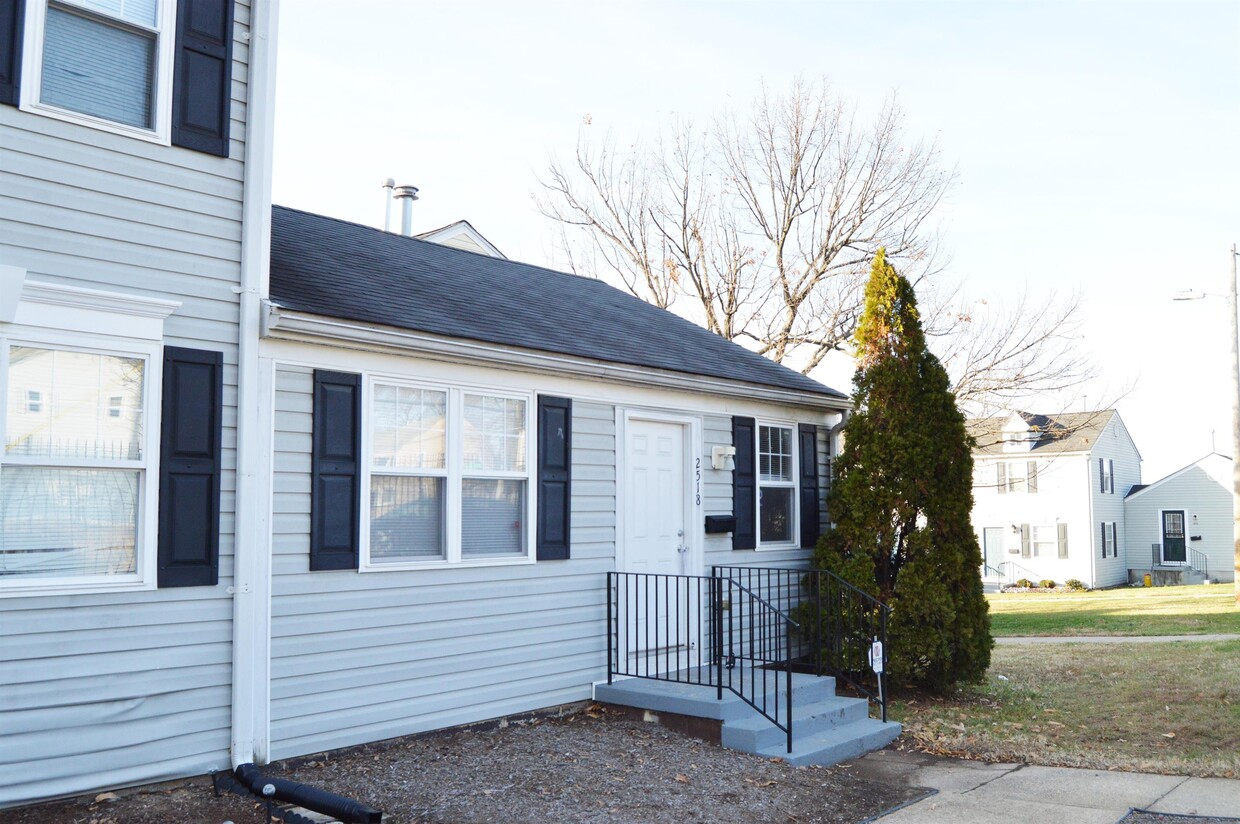 Primary Photo - 2518 Kent Village Dr