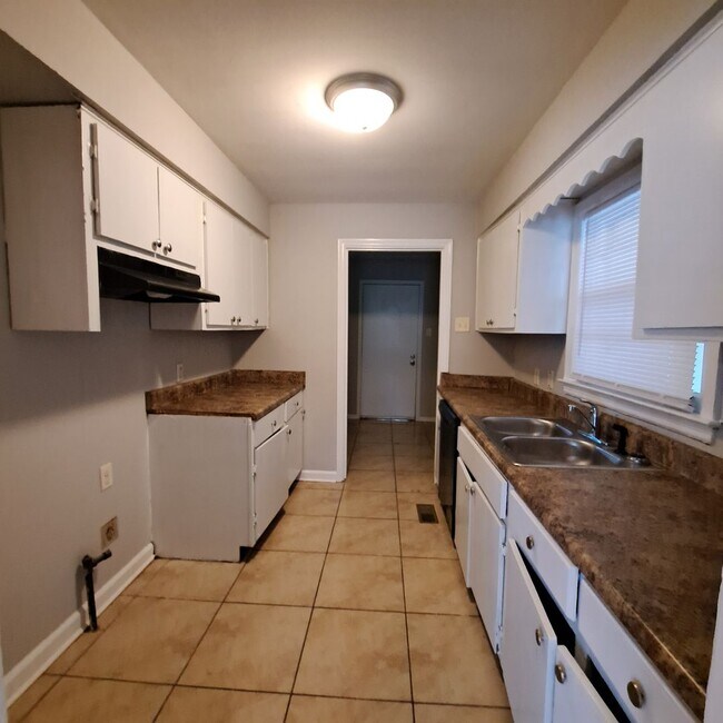 Foto del edificio - 1615 Gilson Rd