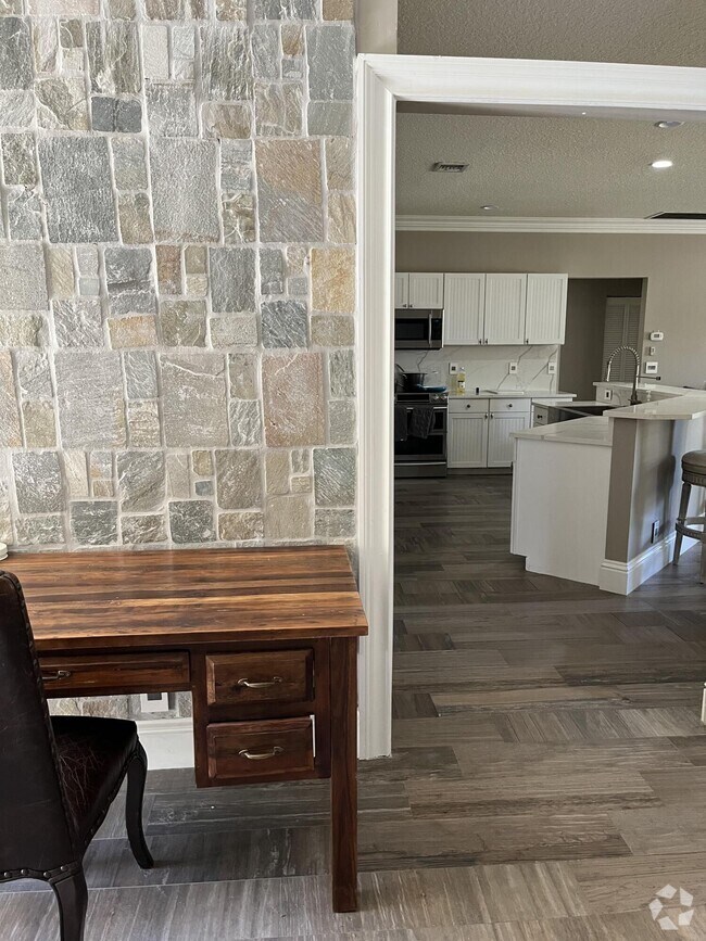 Saddle Trail Park of Wellington Apartments for Rent with Hardwood