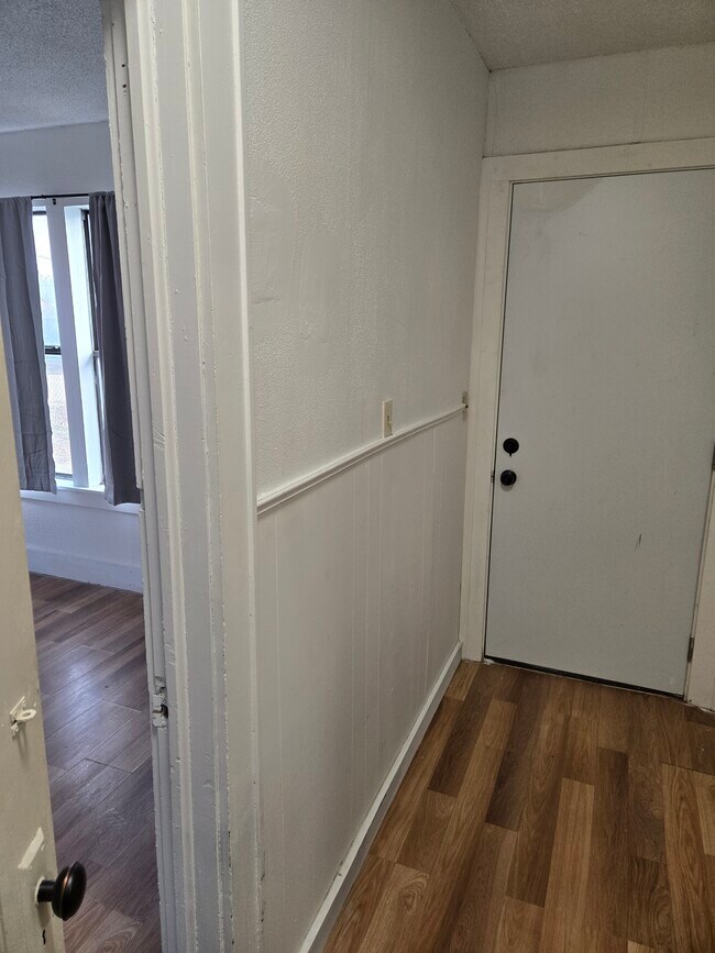 Foto del edificio - 1210 N Crain St