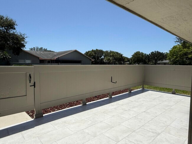 Building Photo - 4055 NW Cinnamon Tree Cir