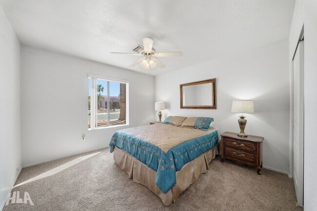 Building Photo - 10390 Fairway Dr