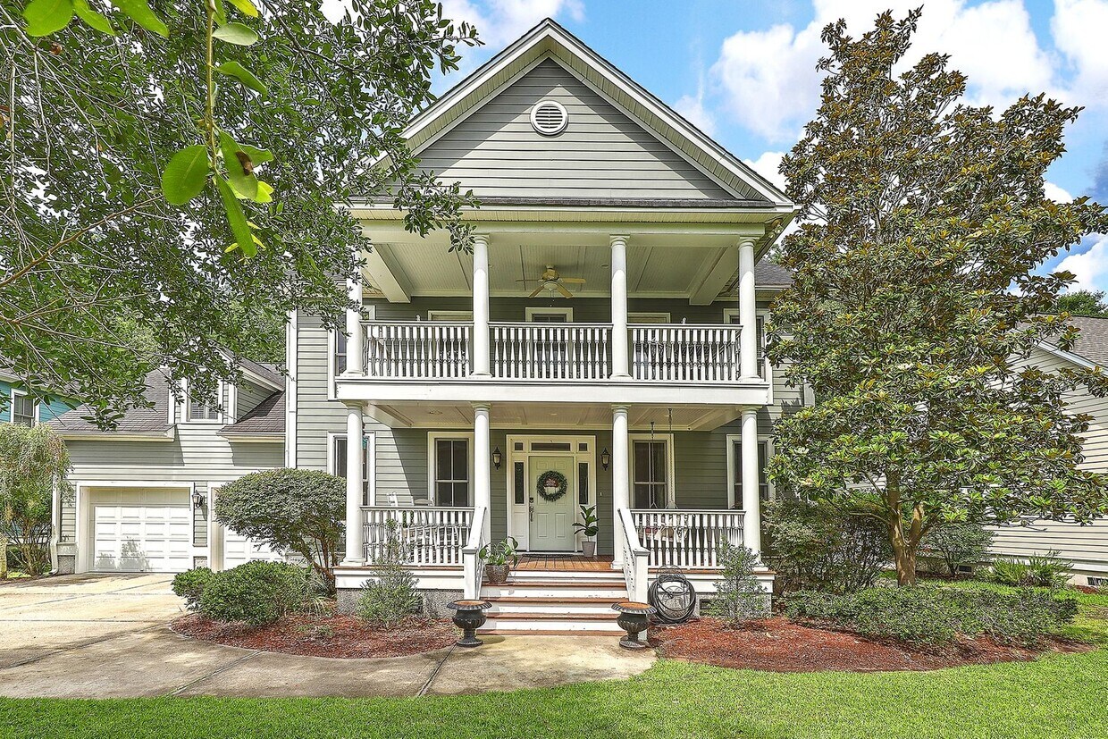 Primary Photo - Beautiful Home in Hunt Club!