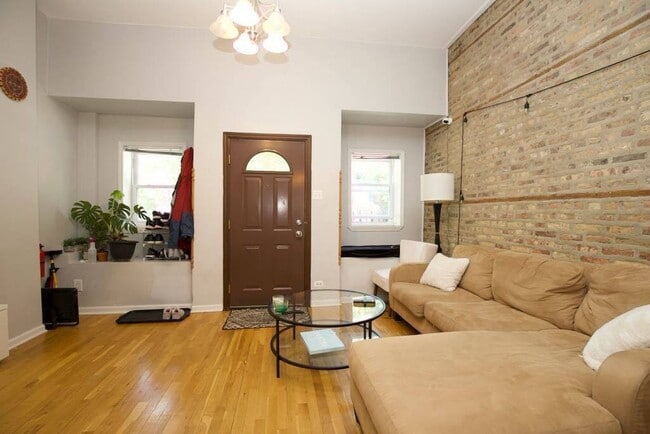 Building Photo - 1352 N Greenview Ave
