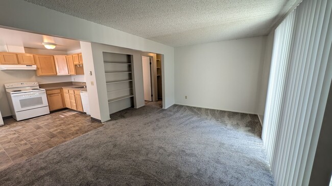 Foto del edificio - 2 bedroom 1 bath apartment. *1/2 off your first months rent if your application is approved by Ap...