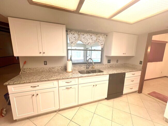 Foto del edificio - 2239 Woodlawn Cir