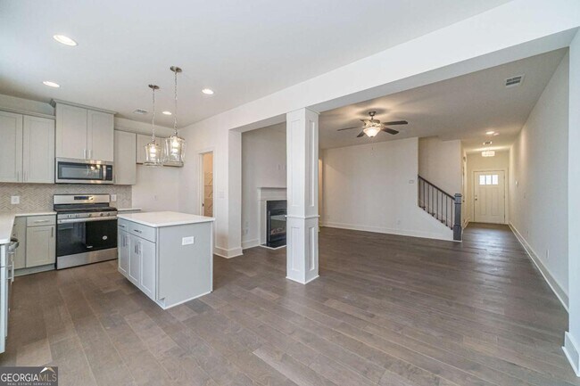 Foto del edificio - 56 Garrison Dr