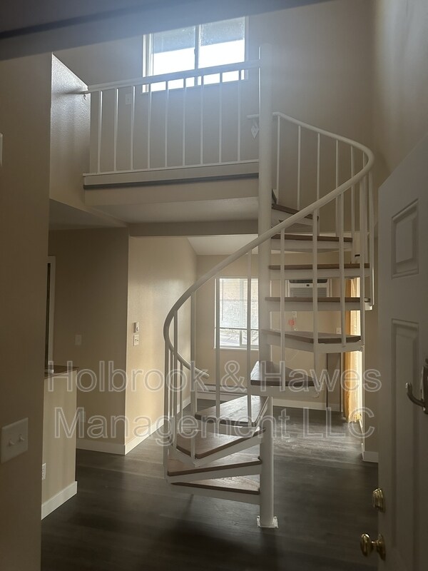 Building Photo - 4501 Boardwalk Dr