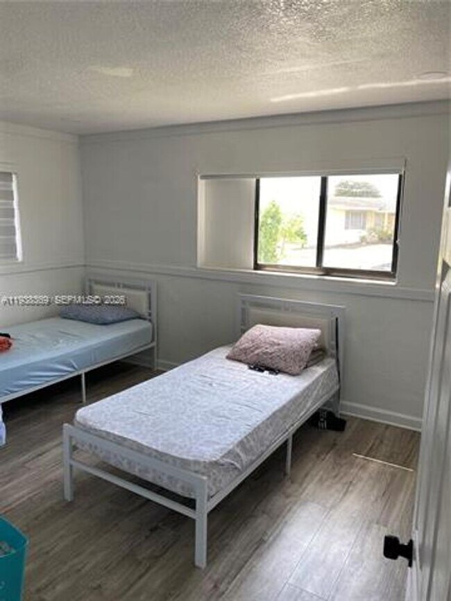 Foto del edificio - 8531 SW 16th Terrace