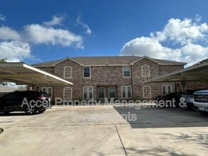 Building Photo - 2603 E Eisenhower Ave