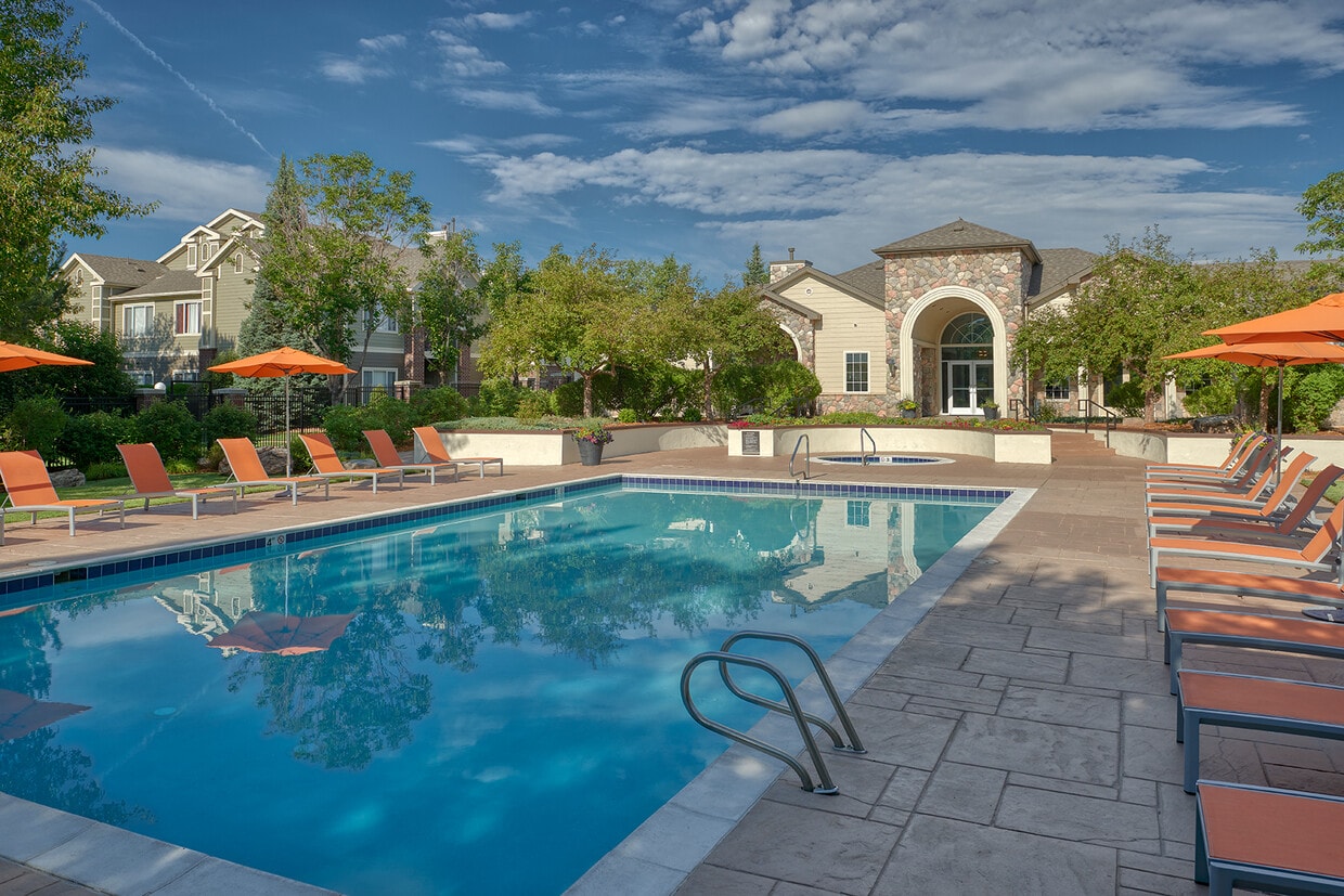 Legend Oaks Apartments in Denver, CO