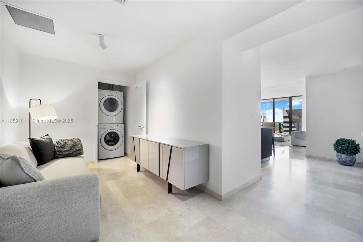 Foto principal - 88 SW 7th St