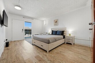 Building Photo - 824 Camino La Costa