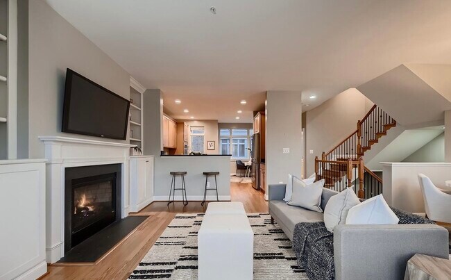 Building Photo - 628 Ponte Villas S