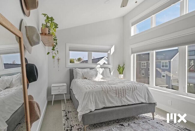 Foto del edificio - 627 Fairview Ave NE