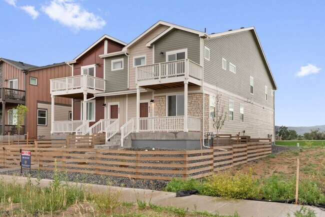 Building Photo - 3 Bedroom 2 1/2 New townhome