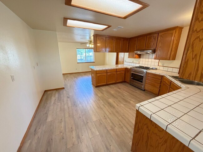 Foto del edificio - 3 Bed 2 Bath Country Home