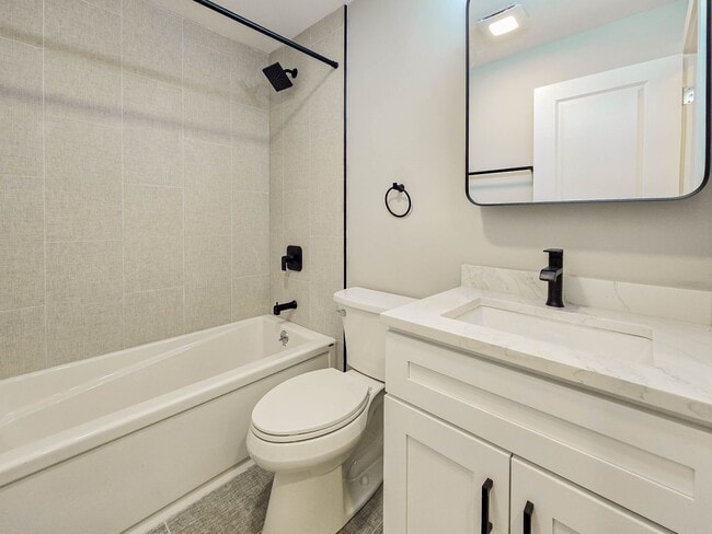 Building Photo - 4838 N Wolcott Ave