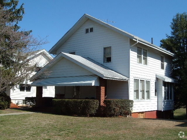 Building Photo - 3426 Fort Ave