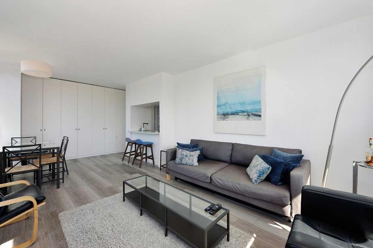 Primary Photo - 337-339-339 W 48th St