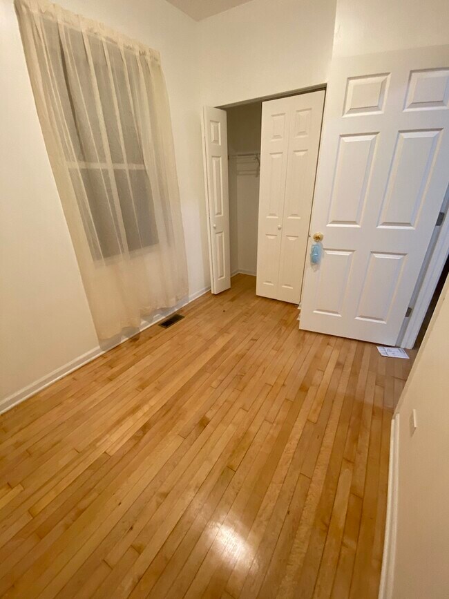 Building Photo - 3550 S Maplewood Ave