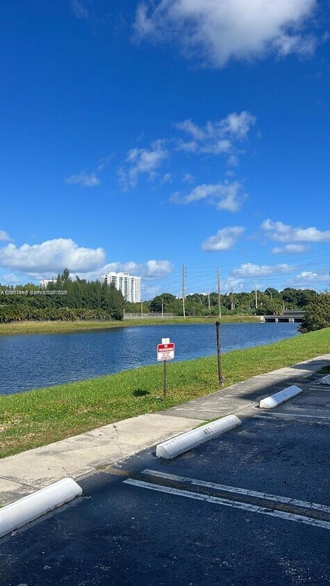 Foto del edificio - 16465 NE 22nd Ave