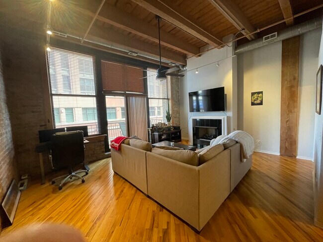 Building Photo - 616 W Fulton St