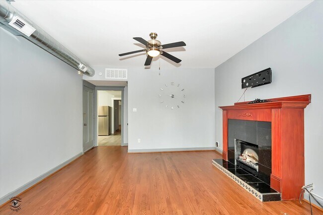 Building Photo - 4224 N Francisco Ave