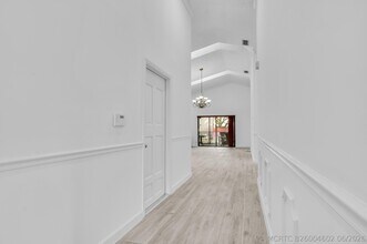 Building Photo - 7619 Silver Woods Ct