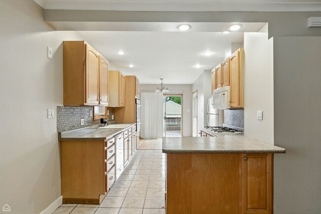 Foto del edificio - 5837 W Peterson Ave
