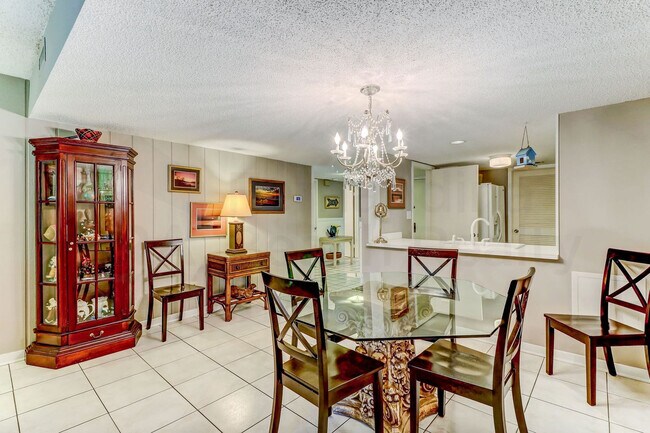 Foto del edificio - 2070 Beachwood Rd