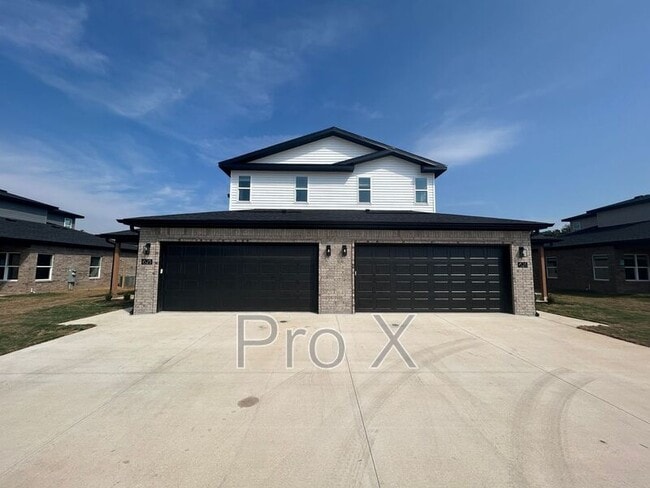 Photo - 623 Cosmos St House