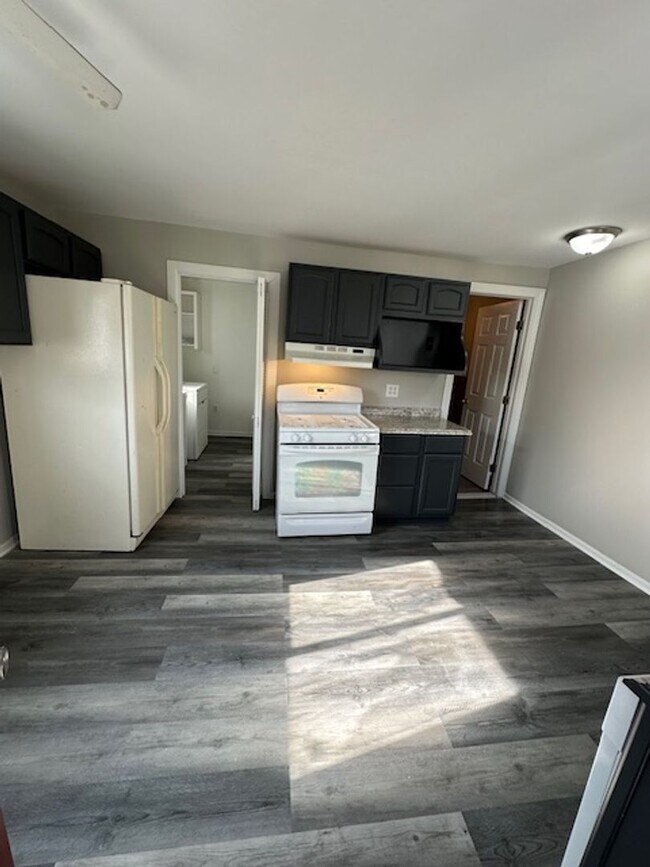 Building Photo - Newly Renovated Ranch