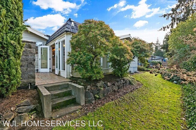 Building Photo - 5 br, 3 bath House - 901 144th Pl SE
