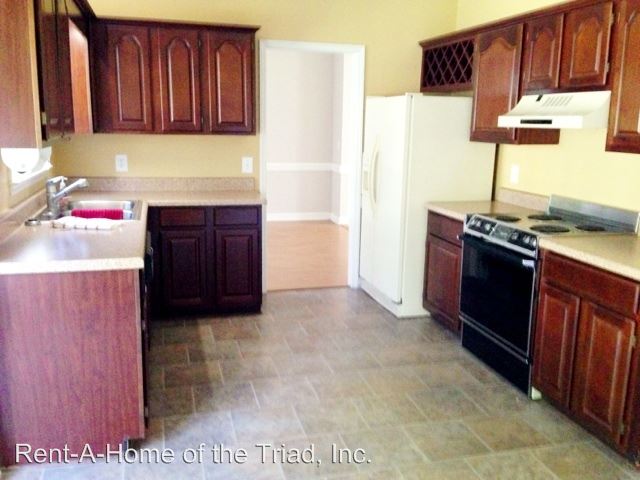 Building Photo - 5 Ivy Ridge Ct