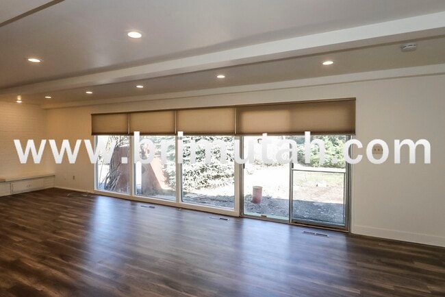 Building Photo - 3707 E Forest Hills Dr