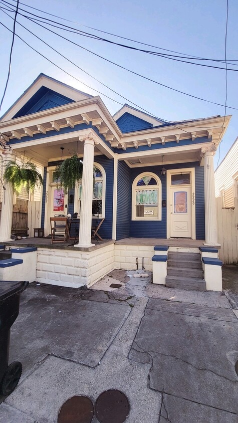 Primary Photo - 2220 N Rampart St