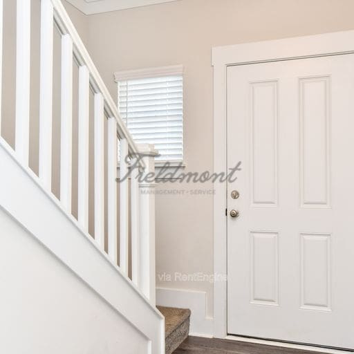 Building Photo - 100 Bluet Ln