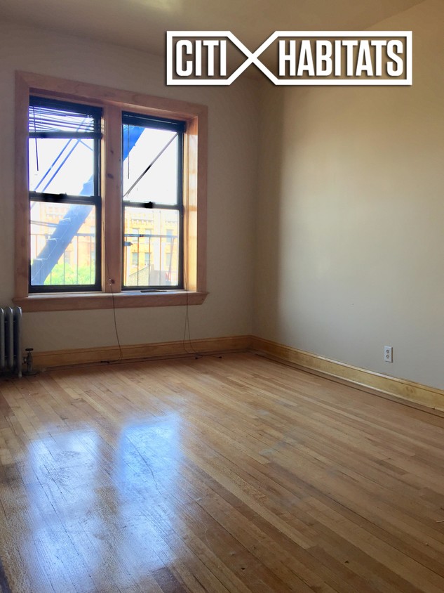 Foto principal - 402 E Fordham Rd