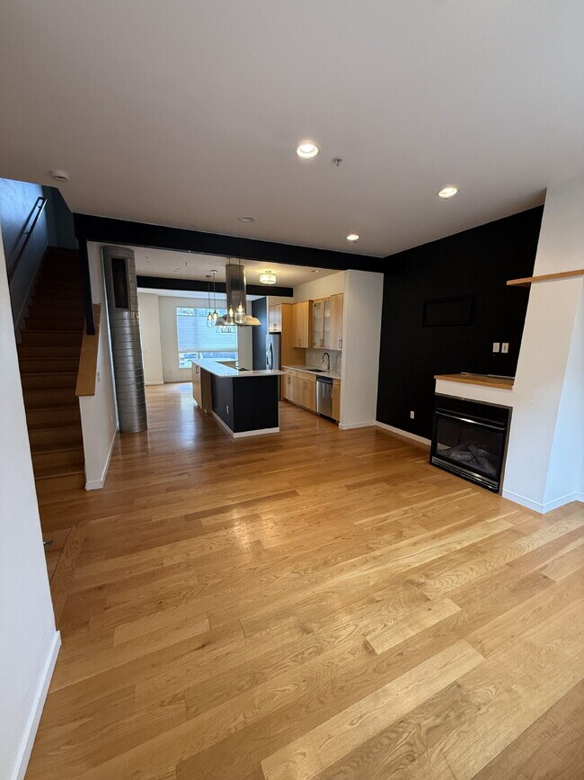Foto del edificio - "Spacious 3-Bedroom Townhouse Retreat in Vibrant Denver with 2.5 Baths – 2047 Sq Ft of Modern Liv...