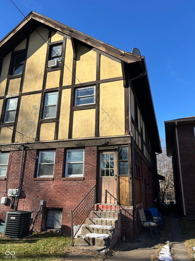 Building Photo - 963 Woodruff Pl W Dr