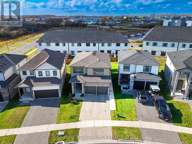 Building Photo - 3719 Somerston Cres