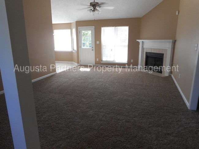 Building Photo - 1323 Maple Leaf Ct