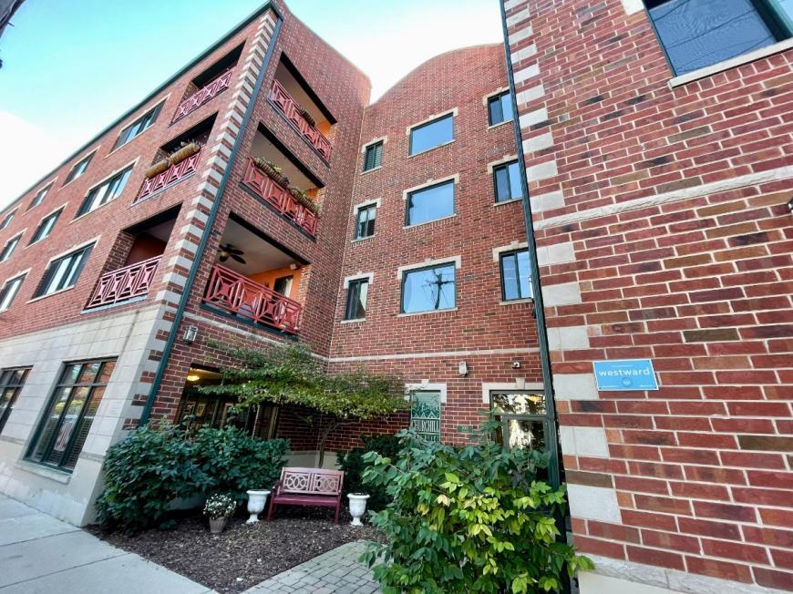 Foto principal - 2 bedroom in CHICAGO IL 60647