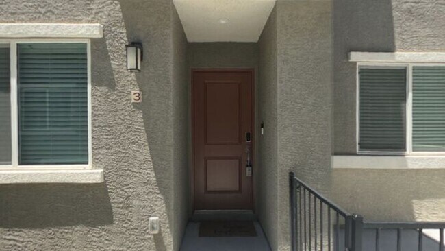 Foto del edificio - Charming 3-Bedroom Home with Modern Comforts