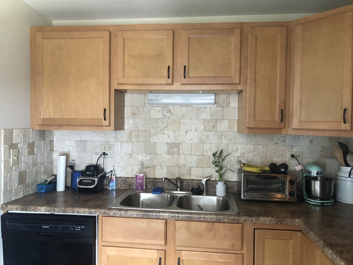 Primary Photo - 921 Shattuck Ln