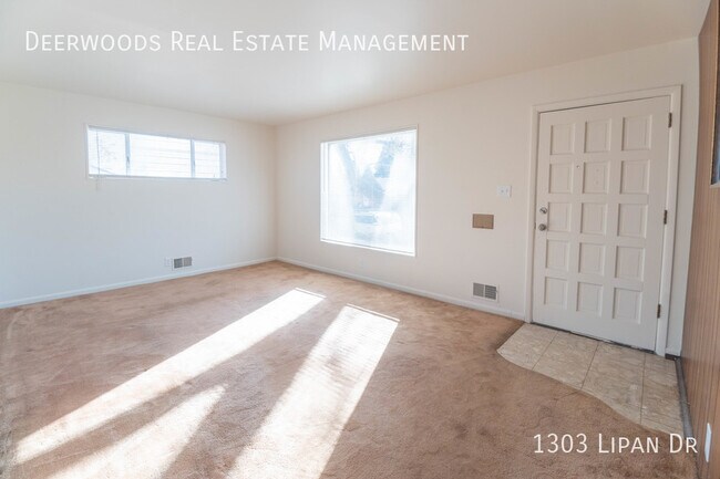 Building Photo - Spacious 2 Bed / 2 Bath Home Available in ...