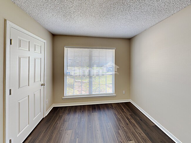 Foto del edificio - 6253 Ironside Dr N